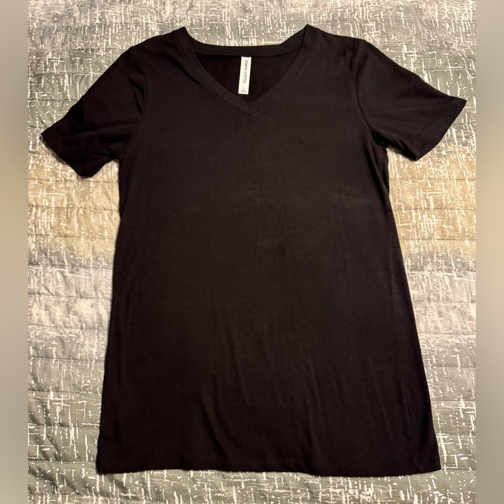 Zenana Outfitters - Women’s V-Neck Tee - Size L